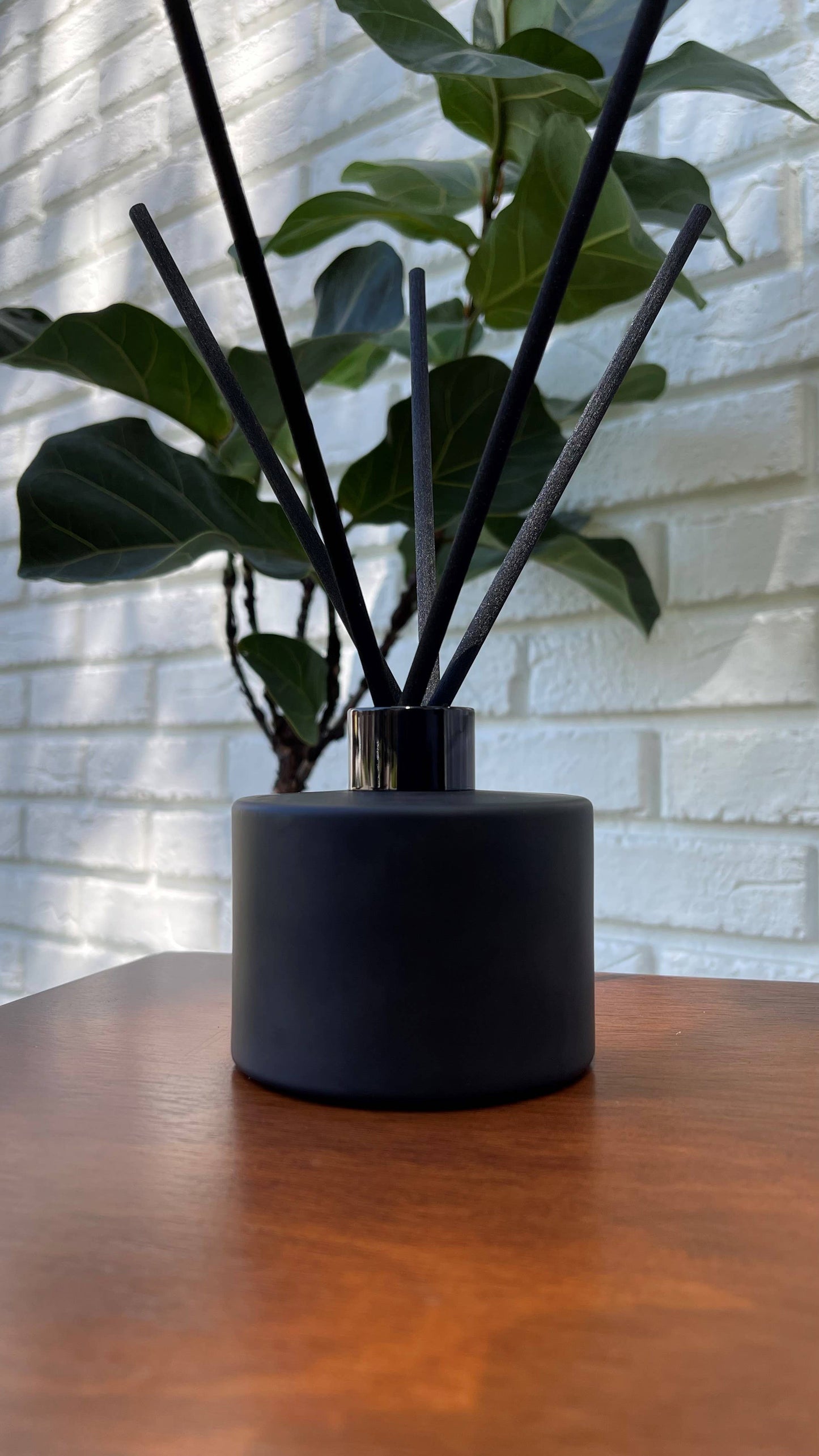 White Tea | Reed Diffuser | Matte Black with Reeds
